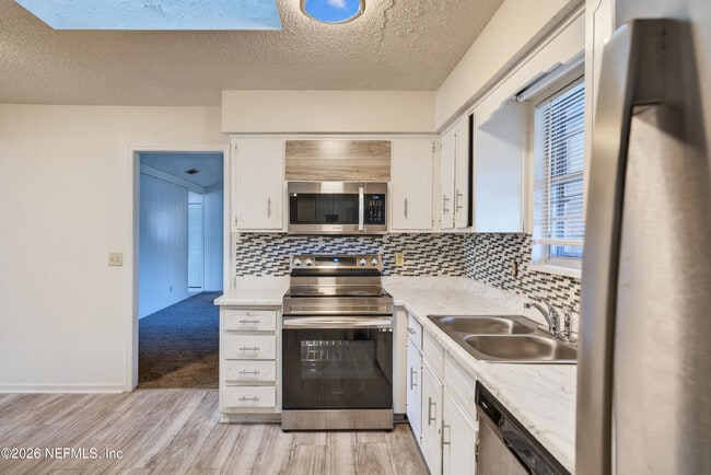 Building Photo - 217 Quince Ct