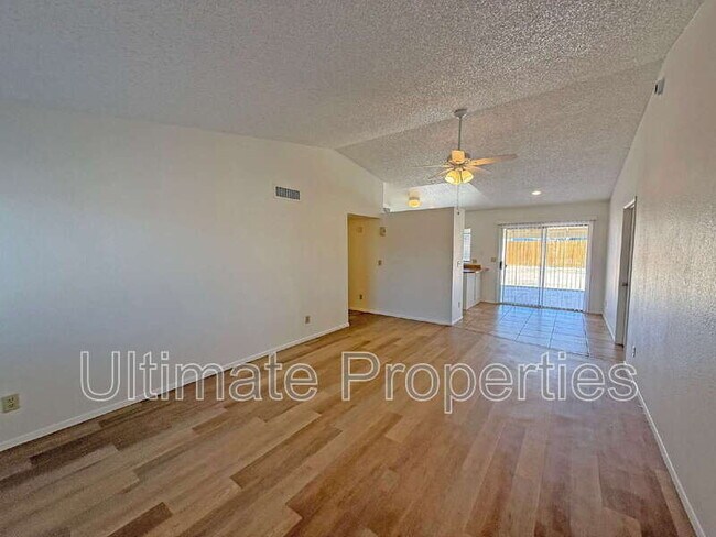 Building Photo - 9538 W Echo Ln