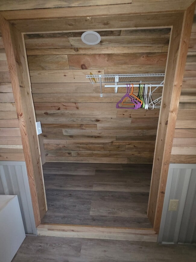 Building Photo - 820 Clearview Rd