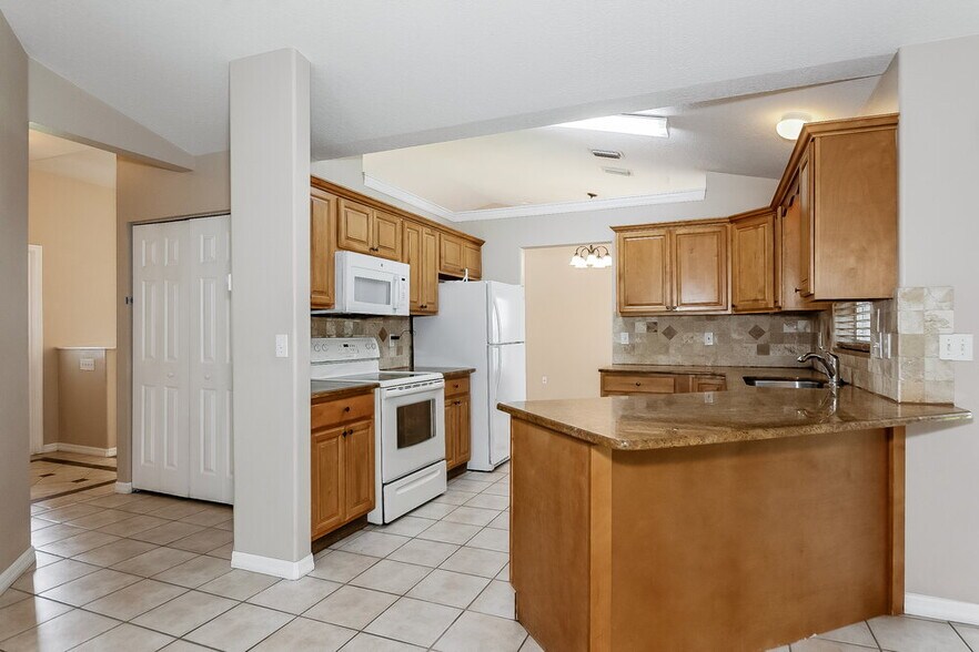 Building Photo - 6888 Mauna Loa Blvd