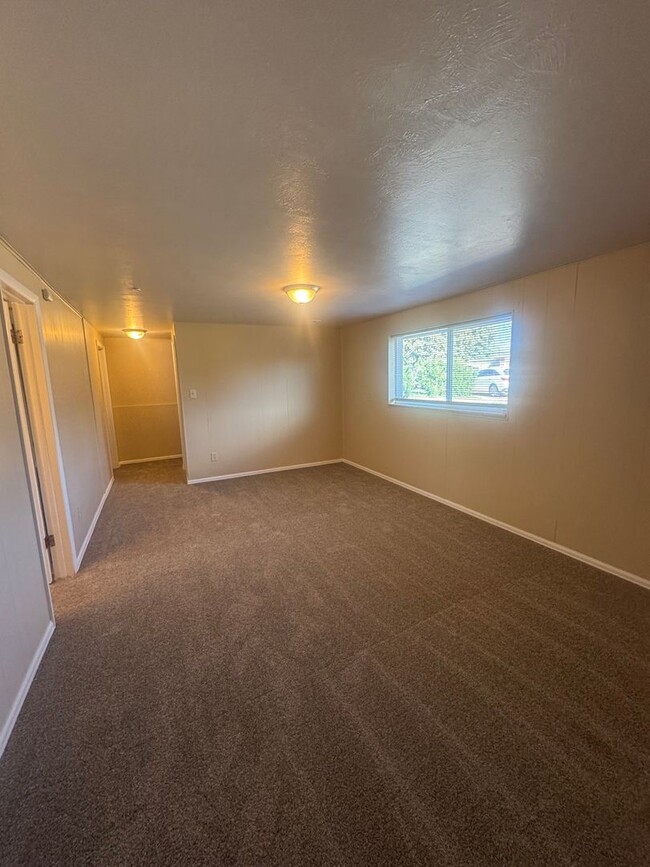 Building Photo - 4 Bedroom Split-Level in Widefield