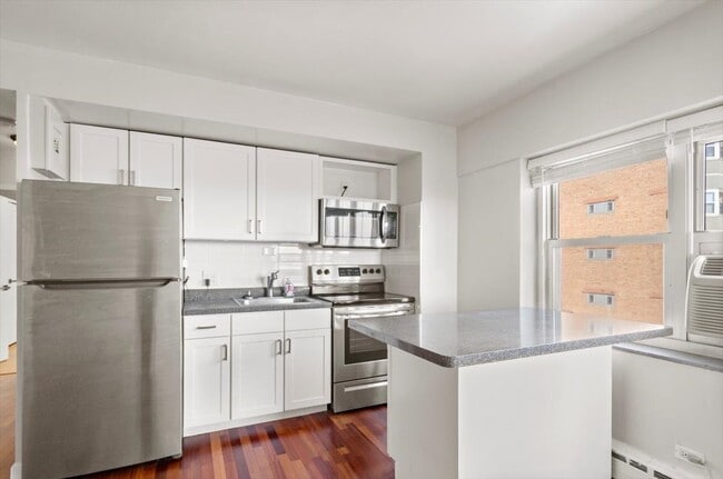 Building Photo - 4950 N Marine Dr