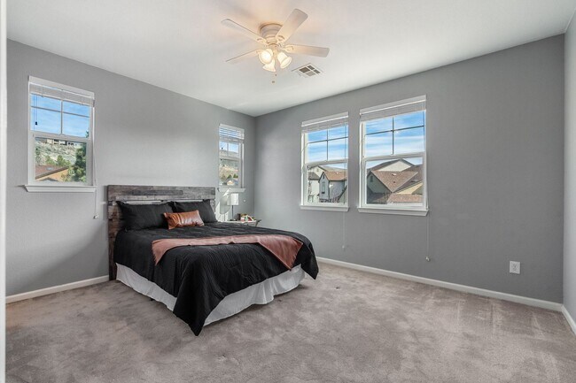 Building Photo - Furnished & Fully Equipped Low Maintenance Town Home (Somersett - Utilities Included)