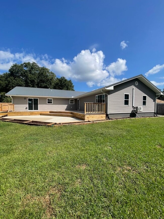 Building Photo - Available May!