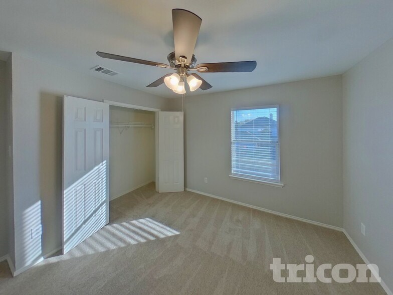 Building Photo - 521 Sandy Ln