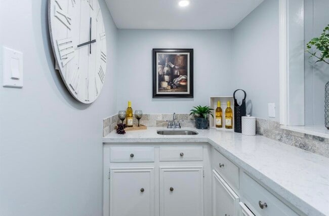 Building Photo - 15614 Pebble Bend Dr