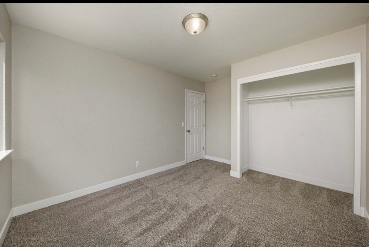 Building Photo - 210 Cordova Ln