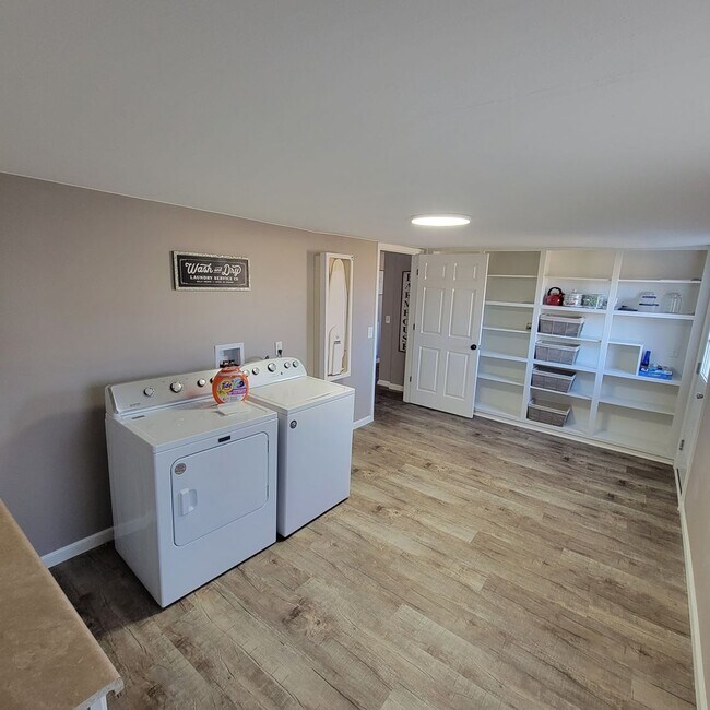 Building Photo - 4 Bed, 2 Bath Home for Lease-Furnished-Sparta,TN