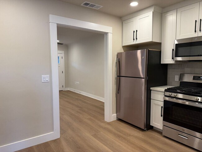 Building Photo - 509 Sierra Blvd
