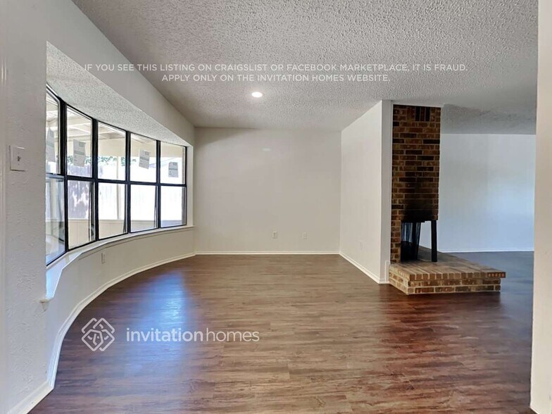 Building Photo - 717 Holly Oak Dr
