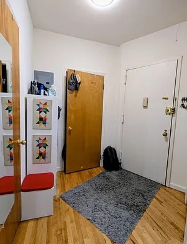 Building Photo - LARGE 1BR ON ELEVATOR BUILDING W/ JUMBO CL...