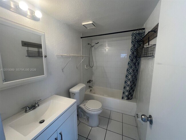 Building Photo - 5100 SW 41st St