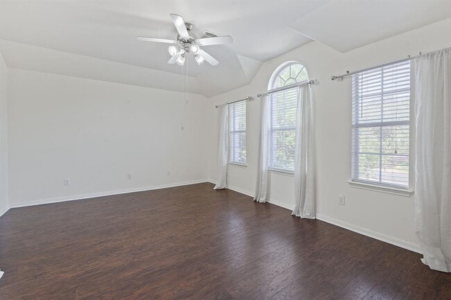 Building Photo - 13202 Fawn Valley Dr