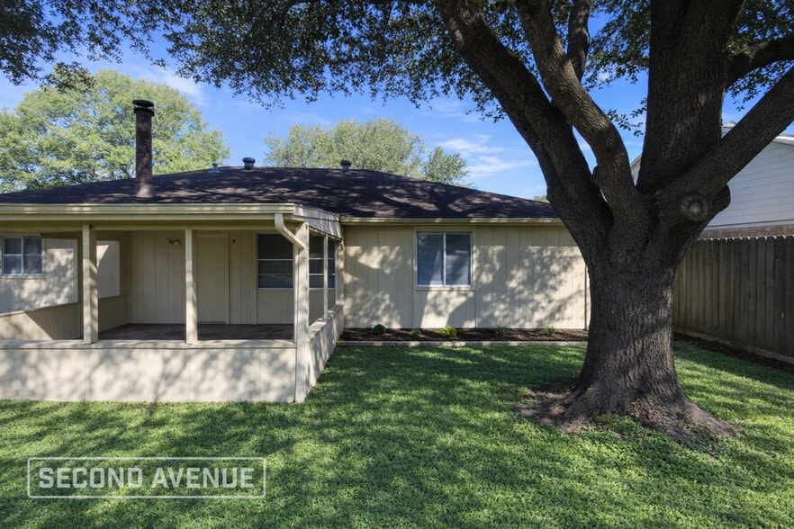 Building Photo - 15907 Wingdale Dr