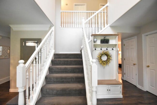 Building Photo - 226 W Stone Run Ln