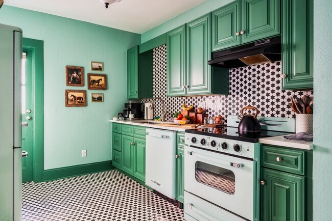 Building Photo - 713 Grandin Rd