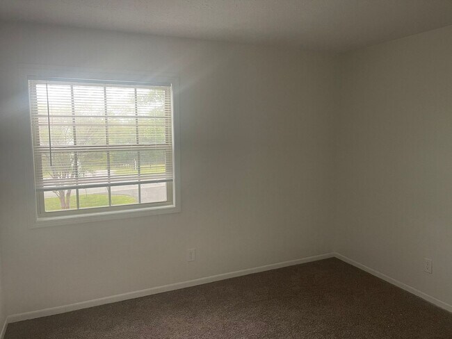 Building Photo - Modern 2-Bed, 1-Bath Oasis with Central Ai...
