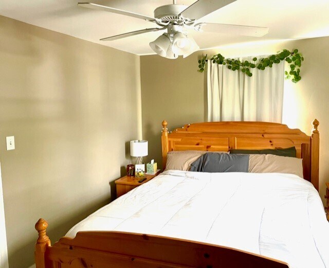 bedroom - 532 W 1st St