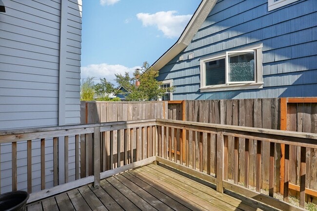 Building Photo - DESIRABLE CRESTON-KENILWORTH / CORNER LOT, LUXURY 4 BEDROOM, TWO EN-SUITES W/FULL BATHS