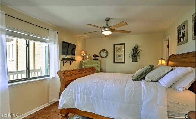 Building Photo - 1 br, 2 bath Condo - 1411 Lake Park Blvd S