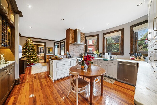 Building Photo - 415 W Union St