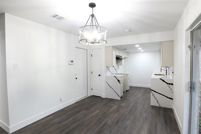 Building Photo - 7706 Garsee Dr