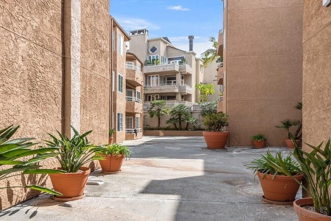 Building Photo - 3969 Mahaila Ave