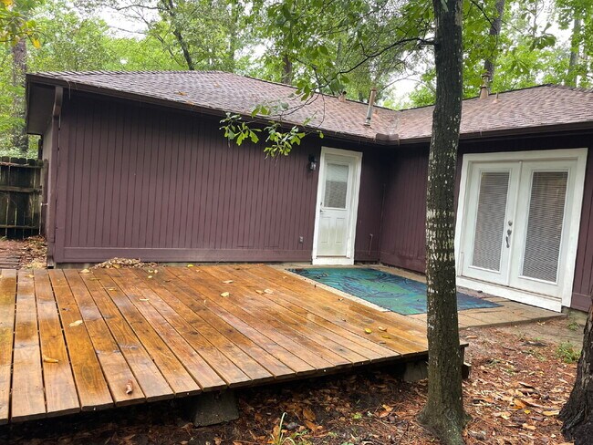 Building Photo - LOVELY ONE STORY wooded-lot home in the heart of The Woodlands.