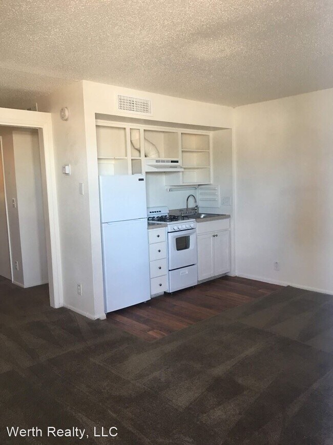 Building Photo - 5770 E 10th St