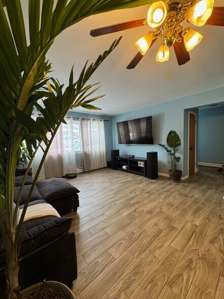 Spacious - 5326 S 72nd Ct