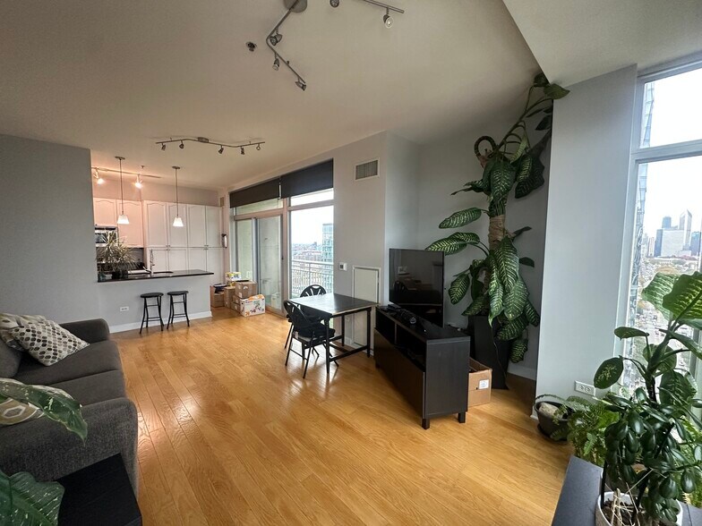 Building Photo - 1400 S Michigan Ave