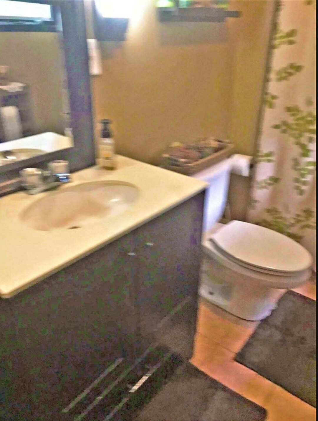 Full bathroom fully updated - 1117 Fredonia St