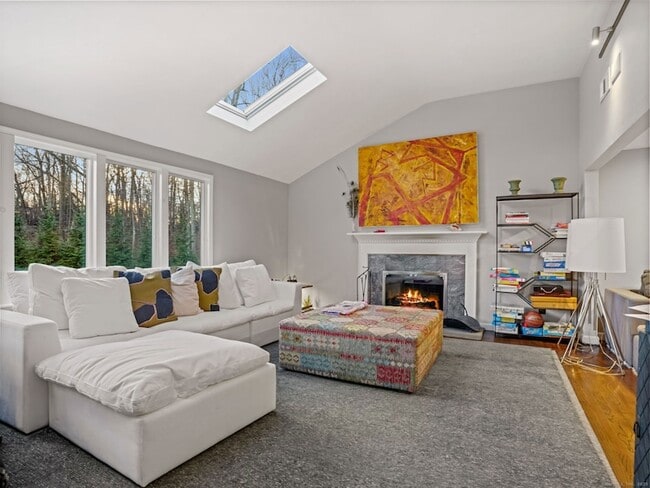 Building Photo - 10 Tupelo Rd