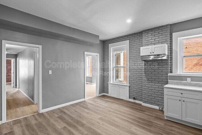 Building Photo - 3456 Chippewa St