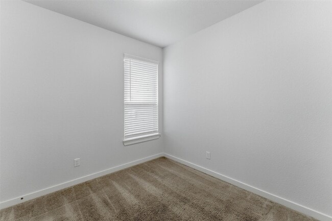 Building Photo - 305 Evans Dr