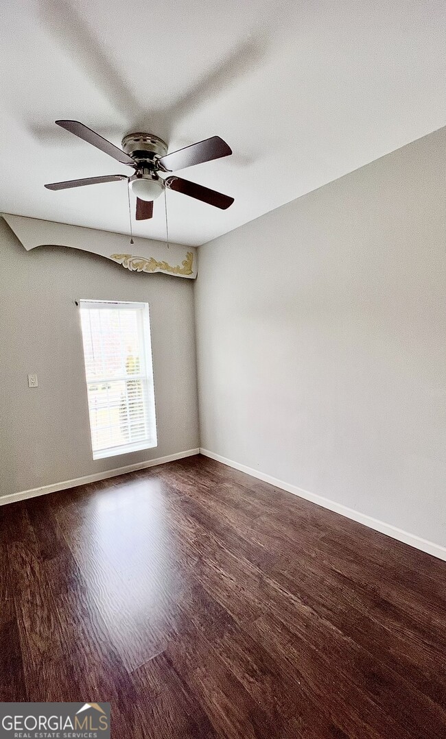 Building Photo - 4236 E Cherokee Dr