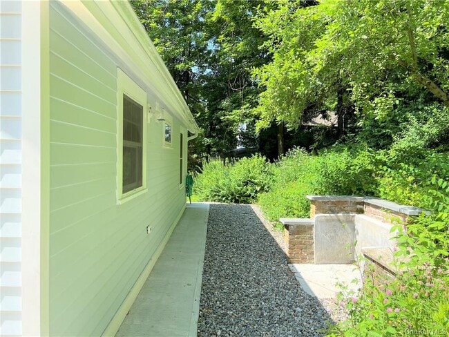 Building Photo - 691 Long Pond Rd