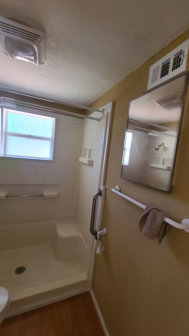 Building Photo - Adorable 2/1 move in ready!