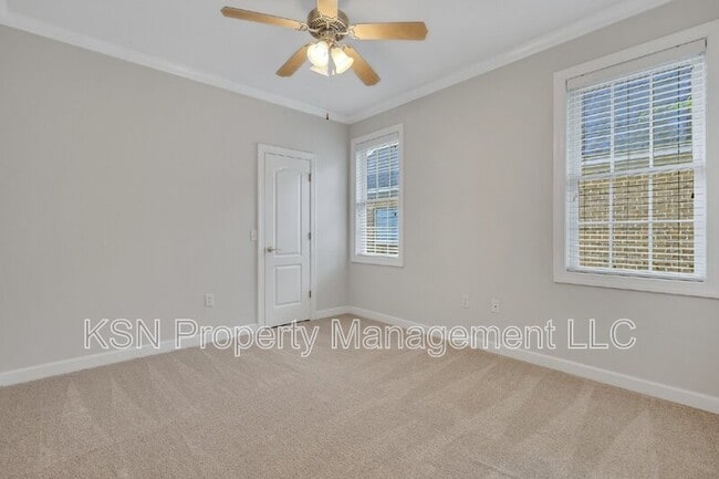 Building Photo - 5 Southernwood Pl