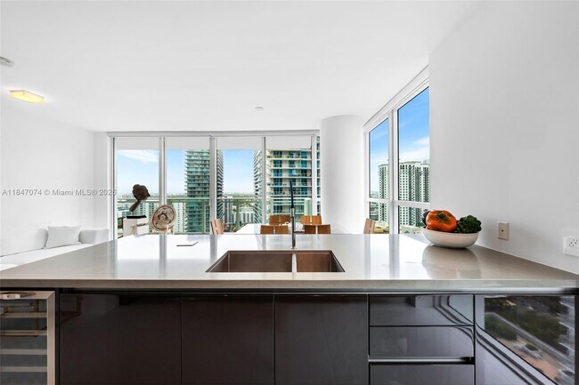 Building Photo - 1080 Brickell Ave