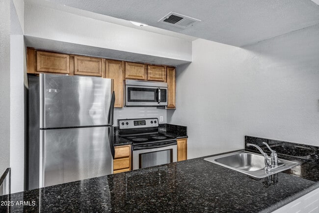 Building Photo - 1241 N 48th St