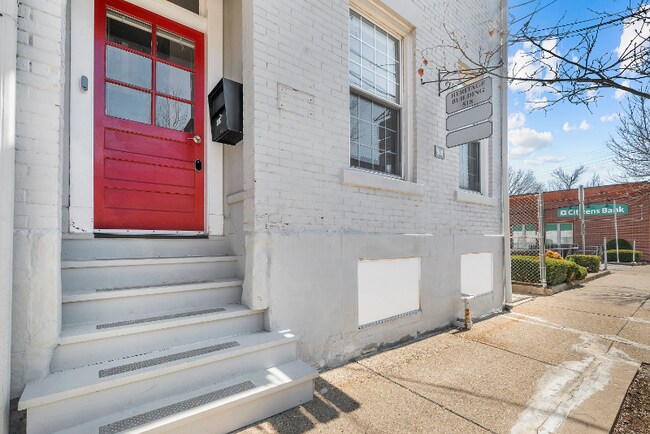 Building Photo - 518 Broad St