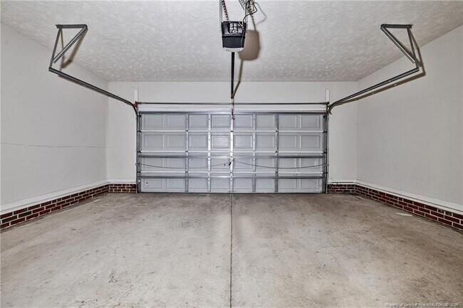 Building Photo - 1414-1412 Seabiscuit Dr