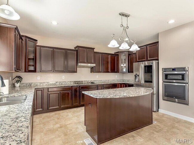 Building Photo - 7010 Monaco Dr
