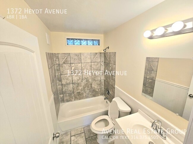 Building Photo - Charming 2-Bedroom Gem on Heydt Avenue wit...