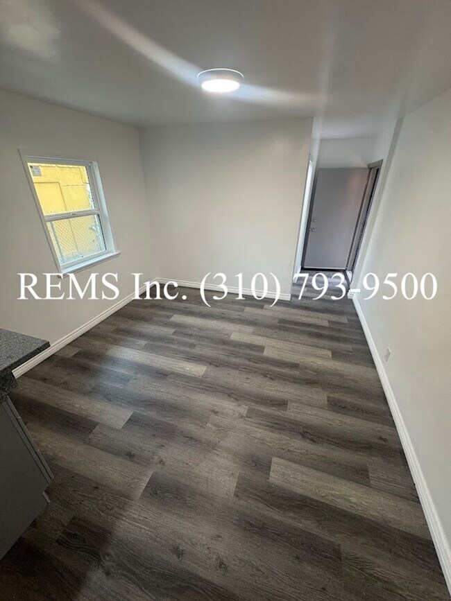 Building Photo - LFI02