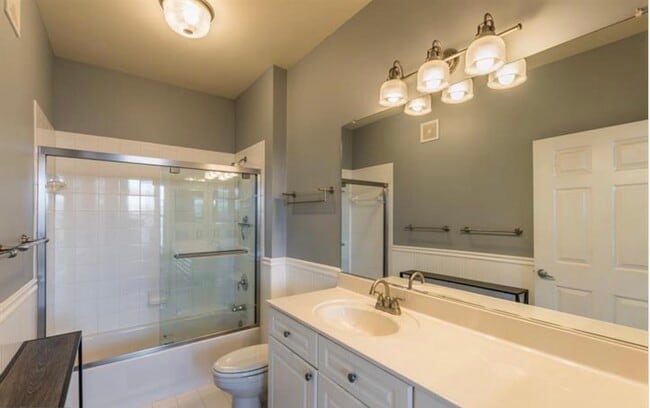 Building Photo - 801 S Greenbrier St