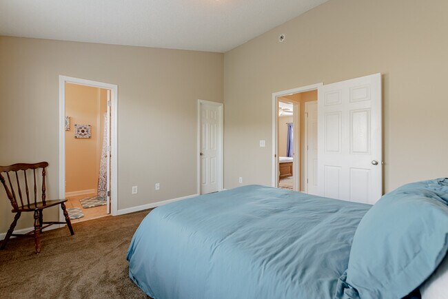 Building Photo - Furnished Rental
