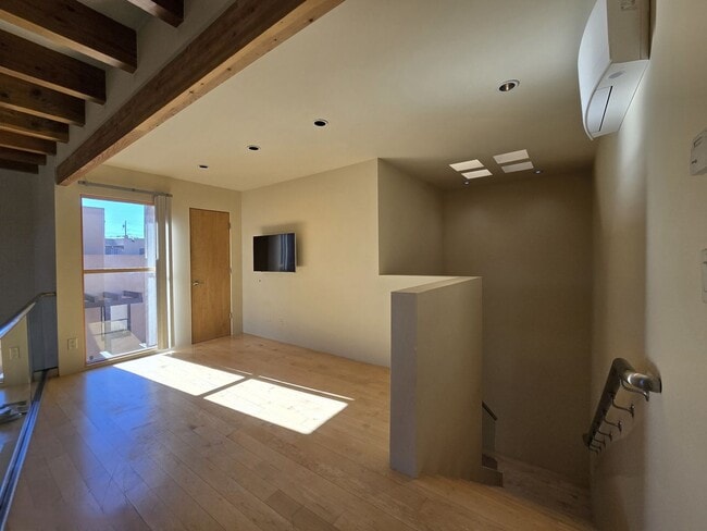 Building Photo - 927 Alto St