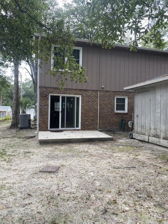 Building Photo - 4405 Lakeside Dr